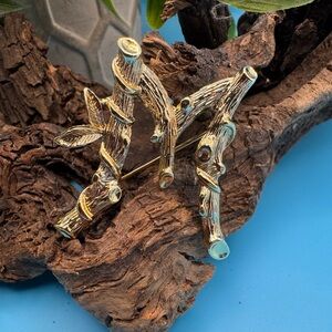 Sarah Coventry vintage “M” brooch, gold tone, EUC.